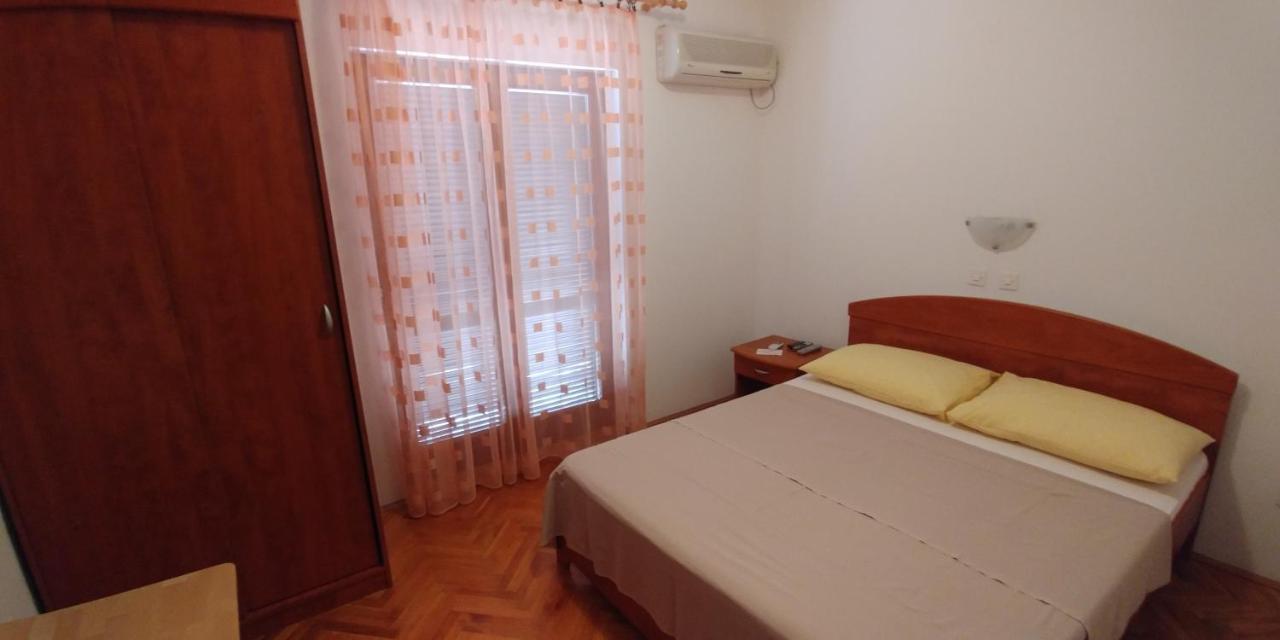 Apartments Paula Starigrad Paklenica Exterior photo